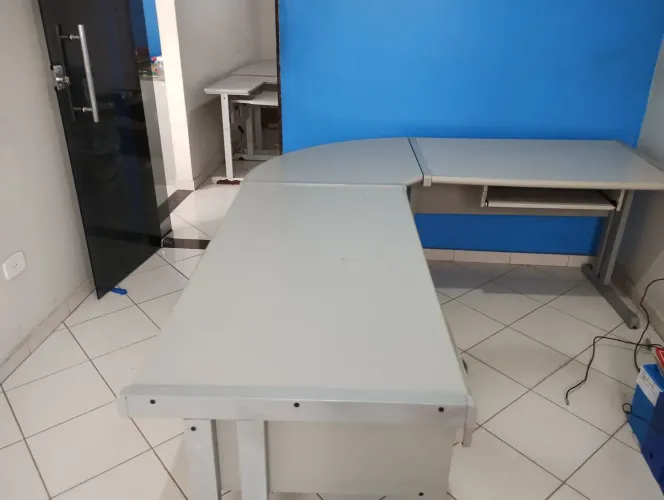 Mesa de Escritório Cinza