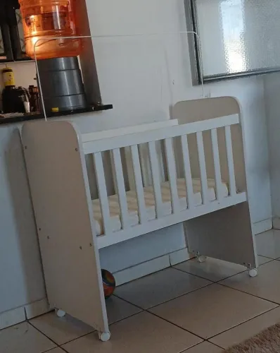 Vende se mine berço,  semi novo