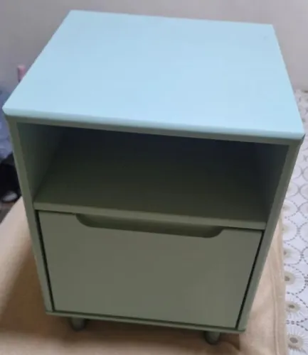 Mesa de Cabeceira em Madeira (nova)