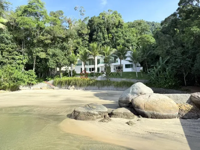 Mansão Exclusiva com Praia Privativa em Angra dos Reis/RJ