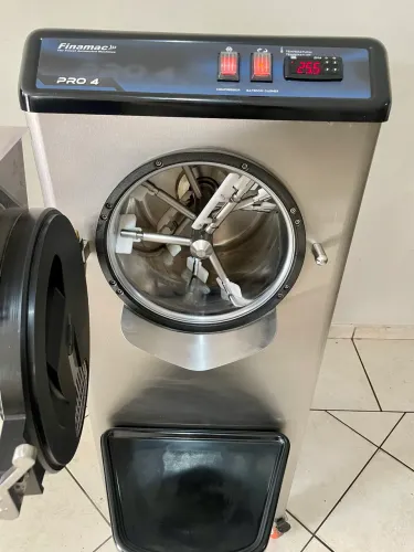 Máquina de sorvete e açaí Finamac Pro 4