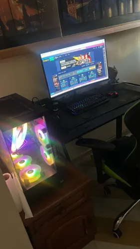 VENDO PC GAMER !! VAI COMPLETO CADEIRA GAMER , MESA GAMER , TECLADO MOUSE E FONE !!