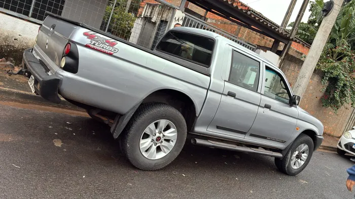 Mitsubishi L200 GL 2.5 4X4 CD Diesel 2008
