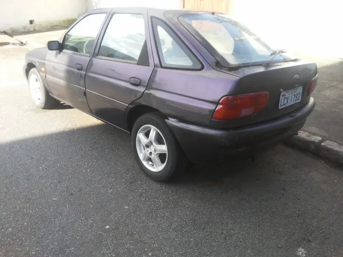 Ford Escort GL 1.8i 16V 4P 2000