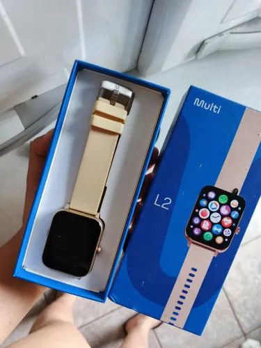 smartwatch Multi L2 Rosé (WR203) com caixa retangular e pulseira em tom bege/rosé