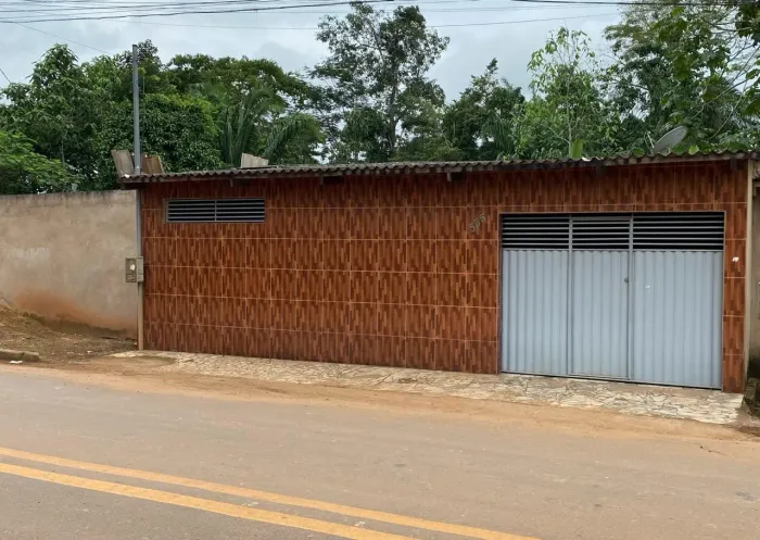 Casa ampla na avenida principal - Vendo ou Troco | Próx. Centro