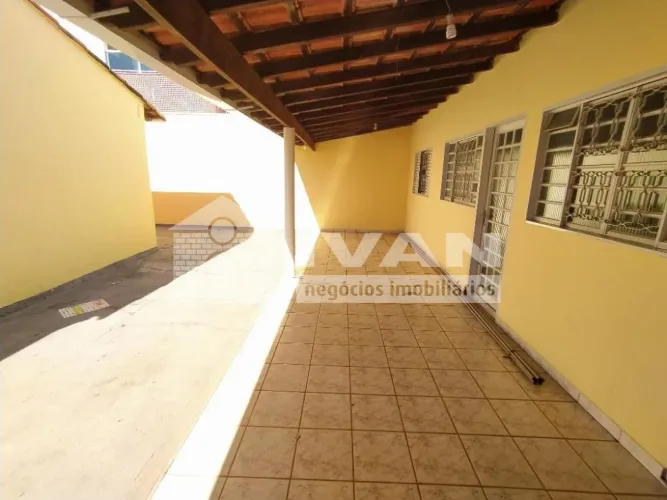 Casa para locação bairro Santa Mônica