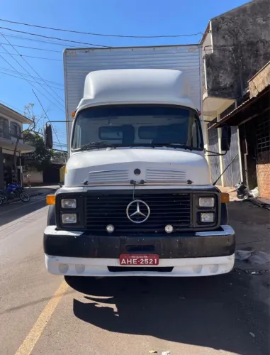 Mercedes bens  baú 