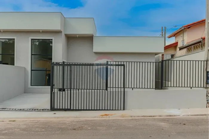 Casa Nova à Venda no Jardim São Marcos: 2 Dormitórios, Vagas e Acabamento Moderno em Bom J