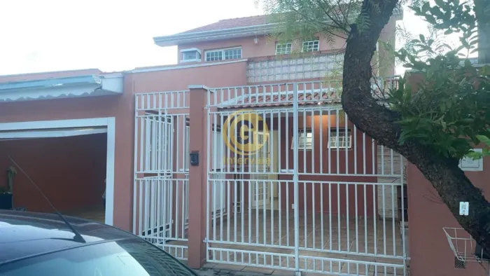 Sobrado com ,3 suítes, área gourmet, subsolo multiuso e garagem para 4 carros com vista pr