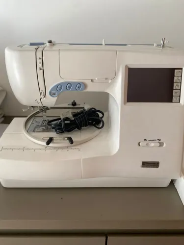 Máquina de bordado elétrica