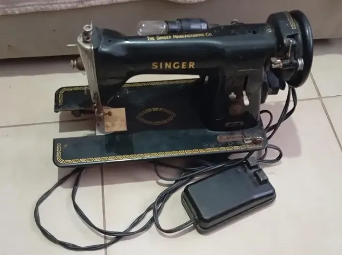 Maquina Singer antiga