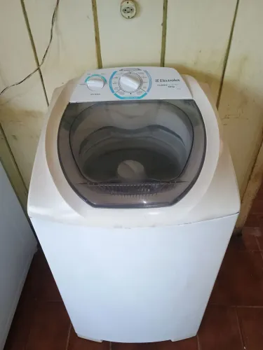 Máquina de lavar roupa Electrolux 8 kg funcionando perfeitamente ótima pra ap