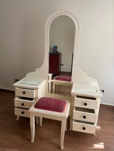 Penteadeira De Imbuia Entalhada A Mão