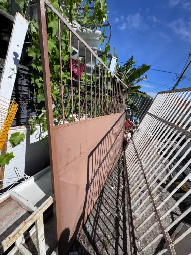 Portão semi fechado 