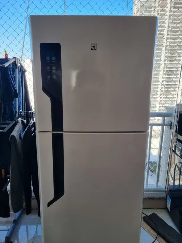 Geladeira Eletrolux DFN41 371L (usada e com vazamento)