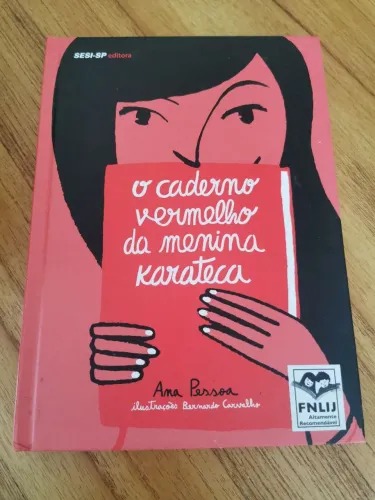 O caderno vermelho da menina karoteca