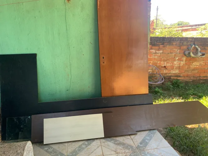 Folha de MDF e vidro