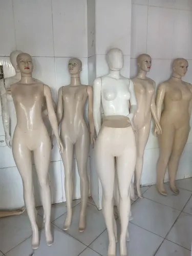 Manequins diversos para lojas de roupas 