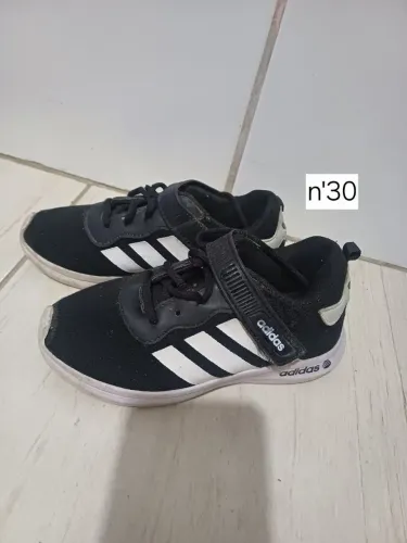 Sapato infantil e sandália