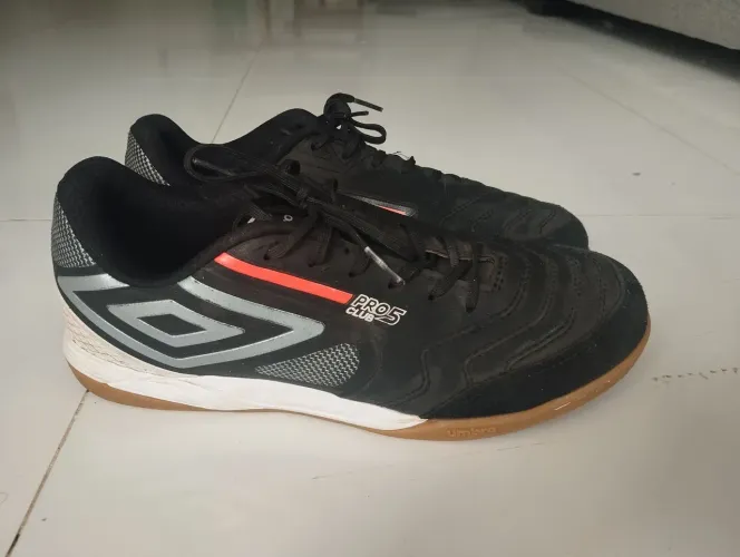 Chuteira de futsal Umbro pro 5