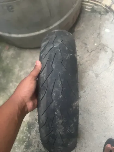 Pneu dianteiro cb Twister 300 f muito novo pouco usado
