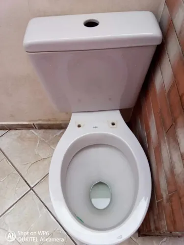 Vaso Sanitário com caixa acoplada usado como está BC centro