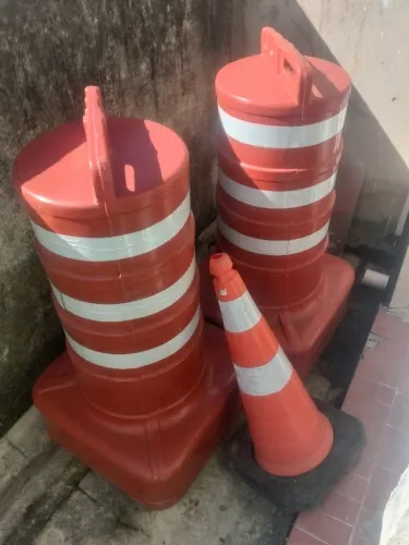 Cone de sinalização barril