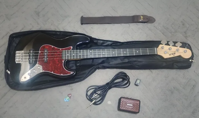 Kit Contra Baixo Completo Bravo (2 meses de uso) + amplificador e acessórios