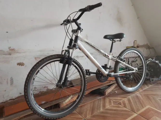  Bicicleta aro 20 e 24 vendo 2 bicicletas 