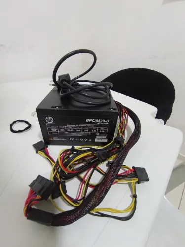 Fonte de 500 watts, genérica