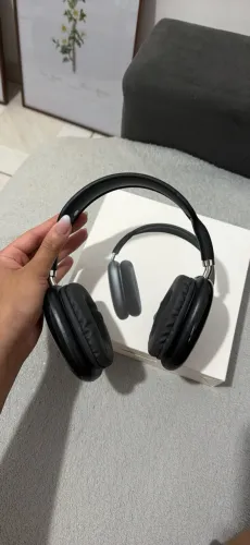Fone de ouvido P9 preto com caixa