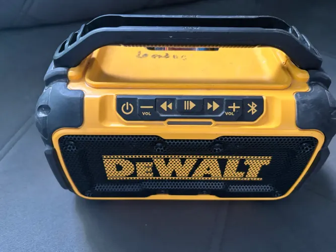 Caixa de som da Dewalt