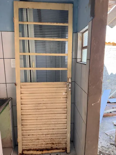 Porta de Metal com Vidros