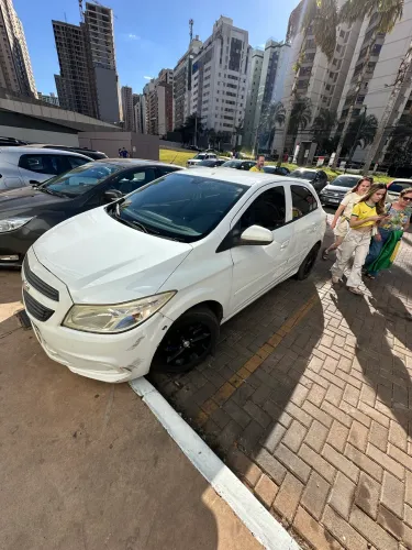 Chevrolet Onix Hatch LS 1.0 8V Flex Power Mec. 4P 2015