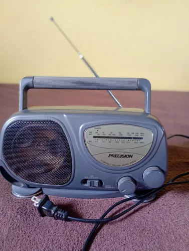 Rádio AM OC E FM PRECISION modelo PR 122 antigo favor ler a descrição