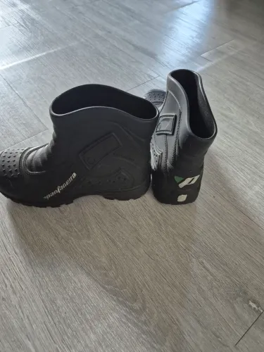 Bota pantoneira tam 36