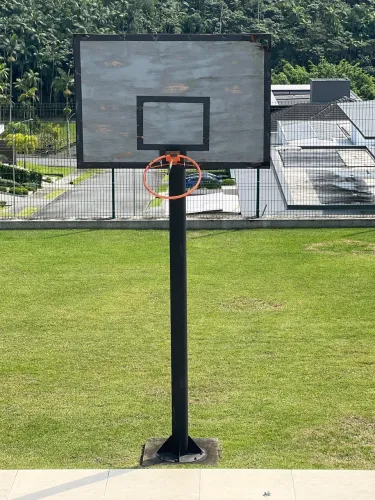 Haste em aço para tabela de basquete