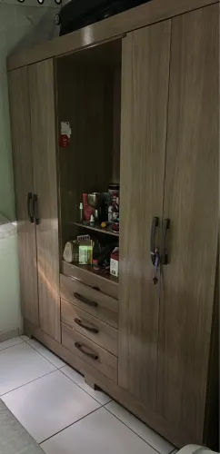 Vendo guarda-roupa seminovo