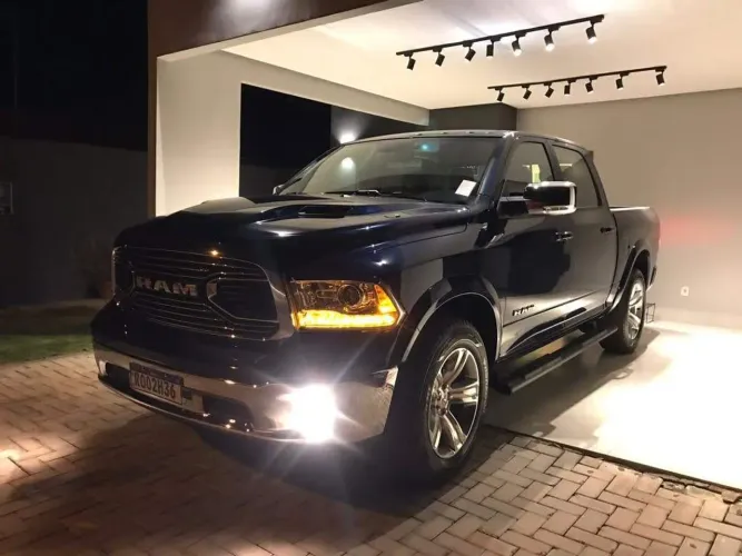 Ram Classic Laramie 5.7 V8 16V Gasolina 4X4 Aut. 2022
