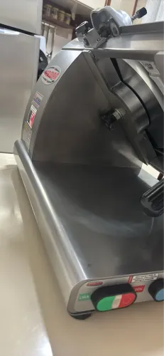 Cortador frios Bermar lam 300 em inox semi novo