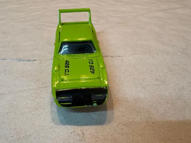Carrinho Hot Wheels 70 Plymouth Superbird 2012 usado - leia
