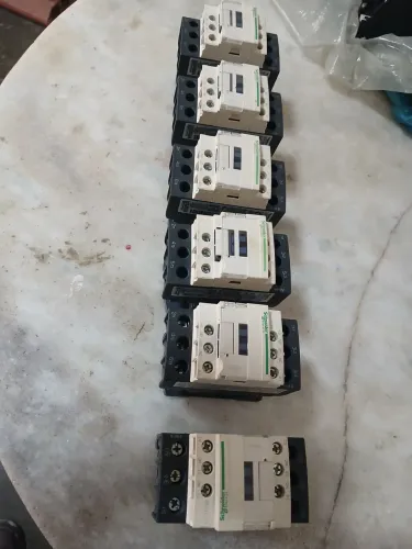 06 Contactor schneider - 50 amperes bobina 220 v