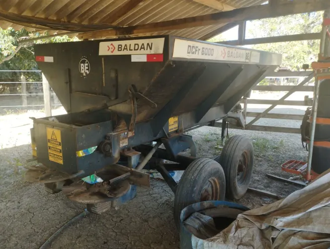 Distribuidor de calcário e fertilizantes Baldan 6000