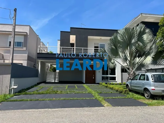 CASA EM CONDOMÍNIO - ARUÃ - SP