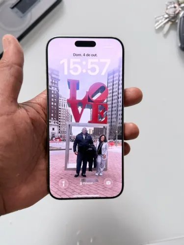 Celular iPhone 16 pro Max, com caixa, todo original , sem marcas de uso , muito novo!