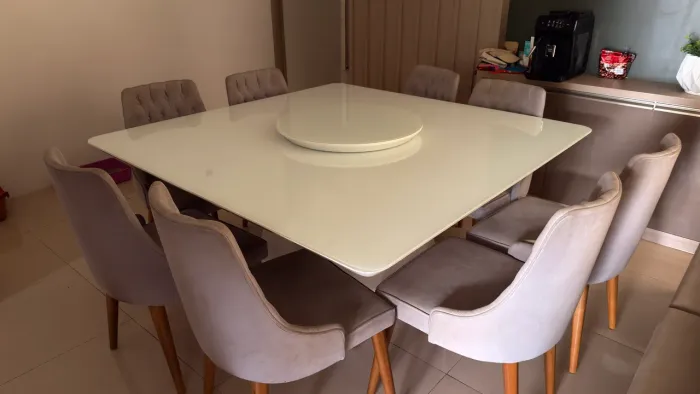 Mesa de jantar com 8 cadeiras
