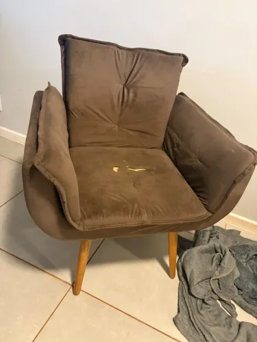Poltrona Decorativa Pés Palito - R$ 80,00 (Oportunidade!)