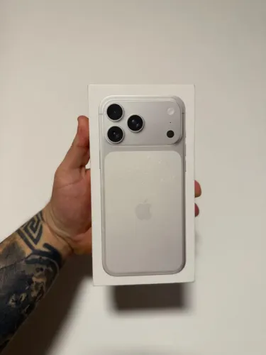 iPhone 17 Pro Max Silver