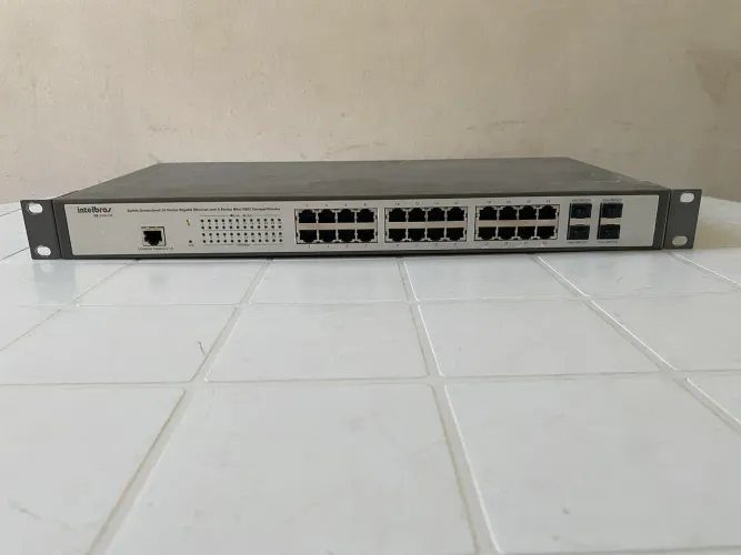 Switch Gerenciável Intelbras 24 Portas Gigabit + 4 SFP - Rack